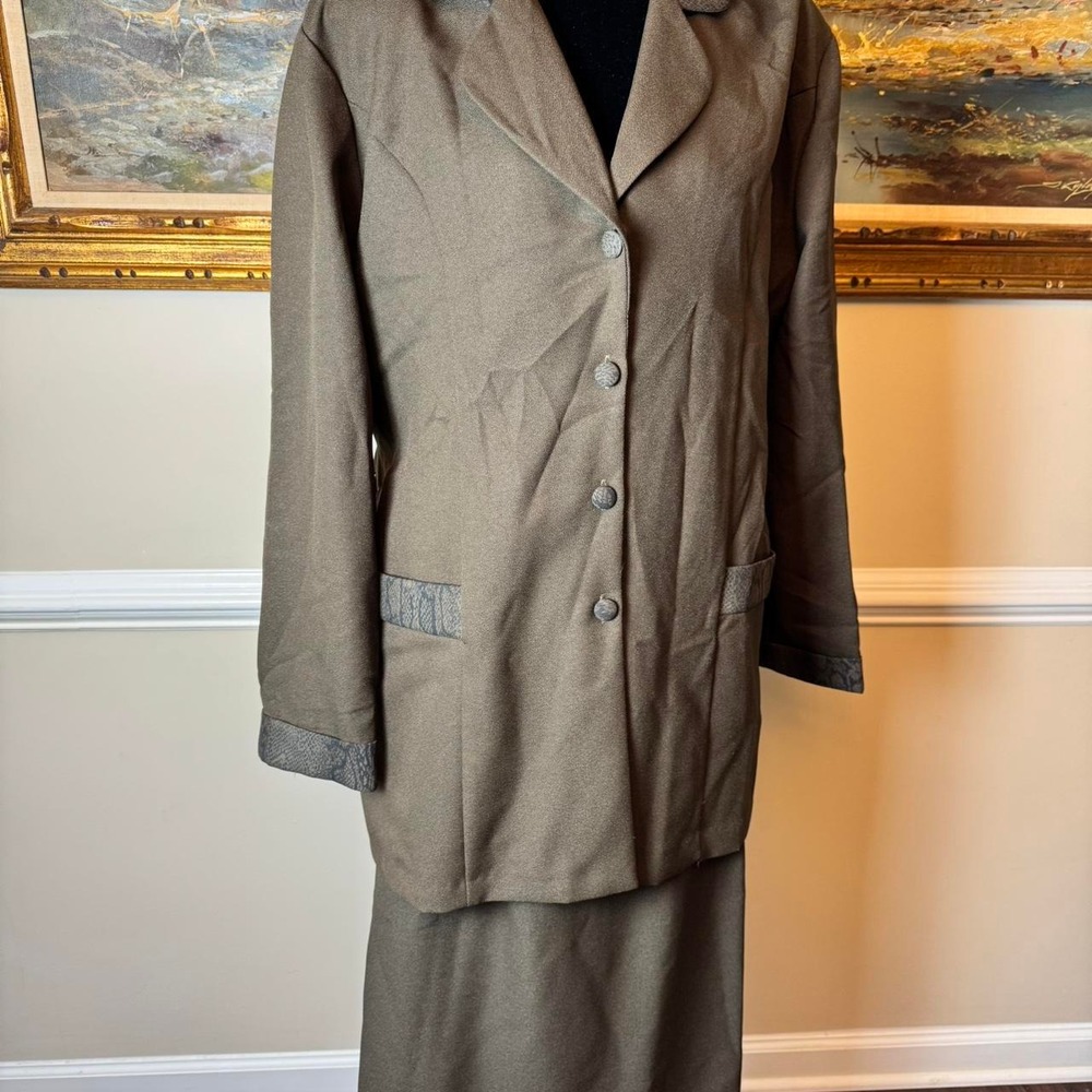 Vintage For You One Olive Green Skirt Suit Snakeskin‎ Trim Size 20 Made in USA